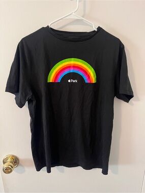 Apple Park Graphic T-Shirt Mens Large Black Rainbow Arch Short Sleeve‎ Logo